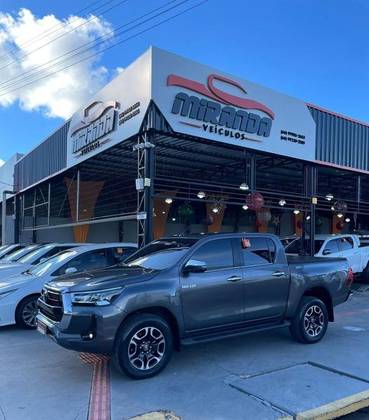 TOYOTA HILUX 2.8 D-4D TURBO DIESEL CD SRX 4X4 AUTOMÁTICO